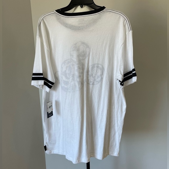 Disney Jon Bugerman design tee shirt in a extra large NWT - Picture 2 of 14